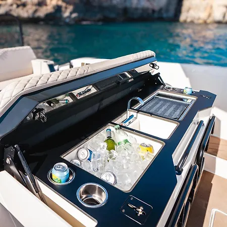 Ibiza Daycharter Ботель Санта-Эулалия-дель-Рио