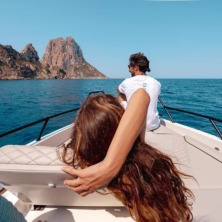 Ботель Ibiza Daycharter